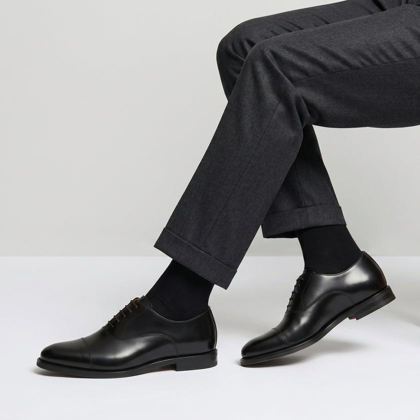 The Varese Handcrafted Black Leather Cap-Toe Lace-Up Derby Shoes with Rugged Lug Sole for Men
