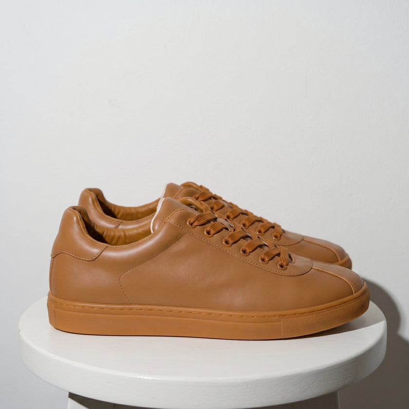 The Aurelio Hancrafted Caramel Leather Low-Top Sneakers Refined Everyday Footwear with Contemporary Appeal