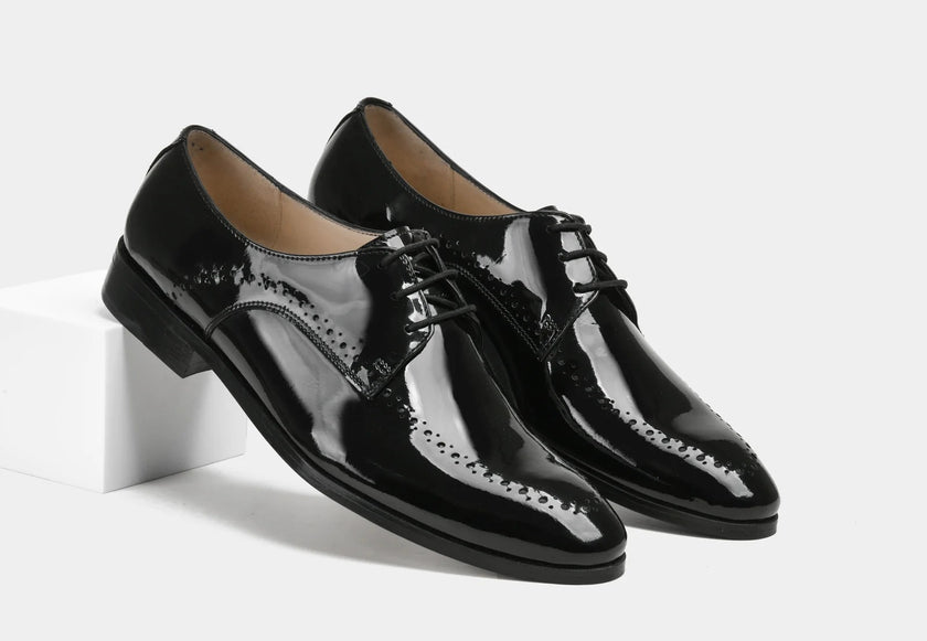 The Mantova Handcrafted Black Patent Leather Brogue Lace-Up Derby for Men